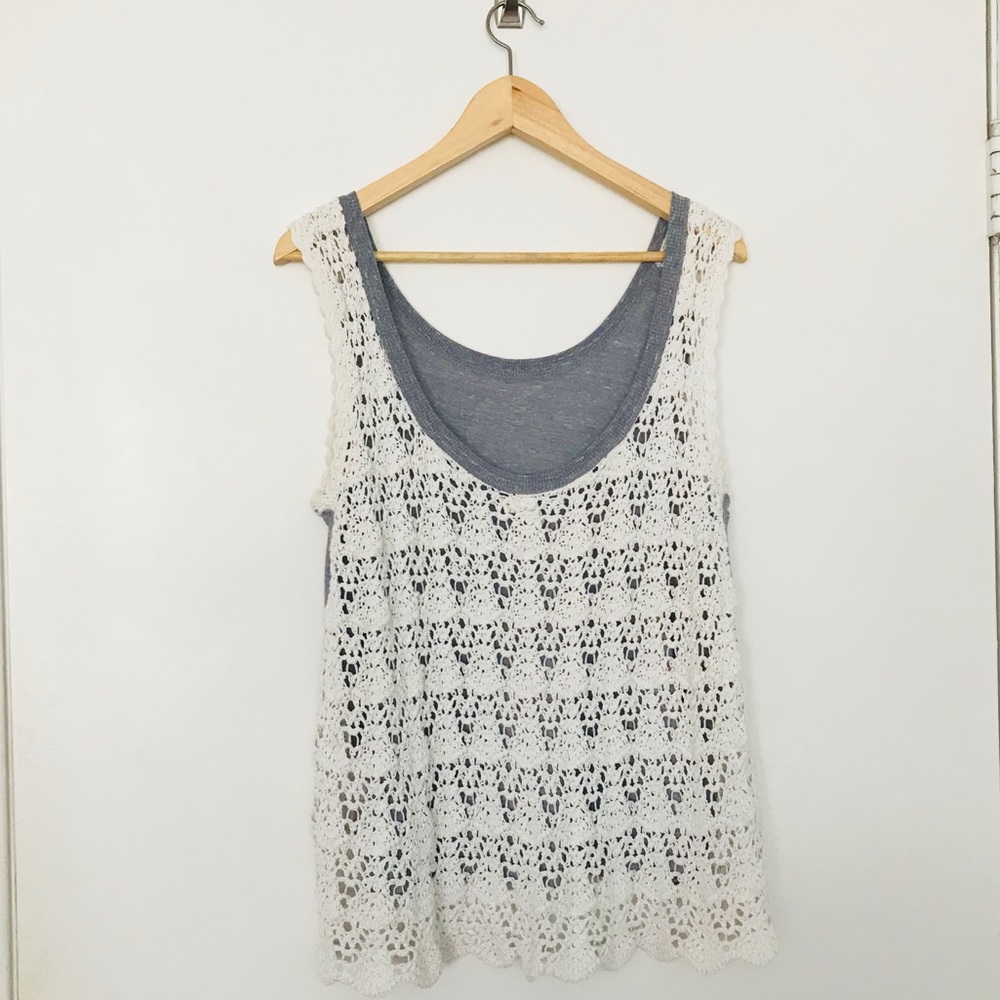 🍁Free People Gray Pocket High Low Tee w/Crochet